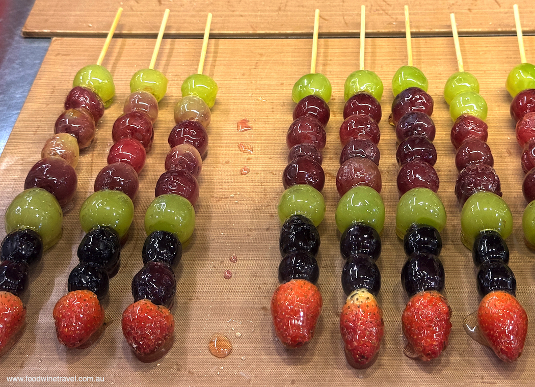 Sugar-coated haws (strawberries and grapes dipped in sugar syrup and presented on sticks).